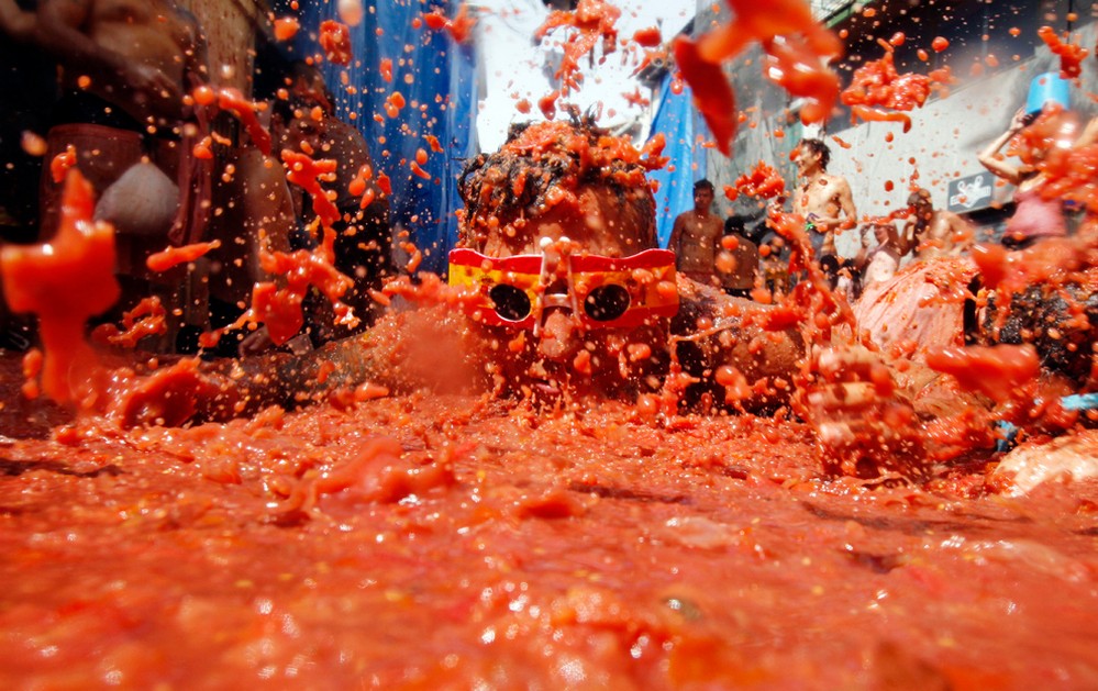 фестиваль tomatina
