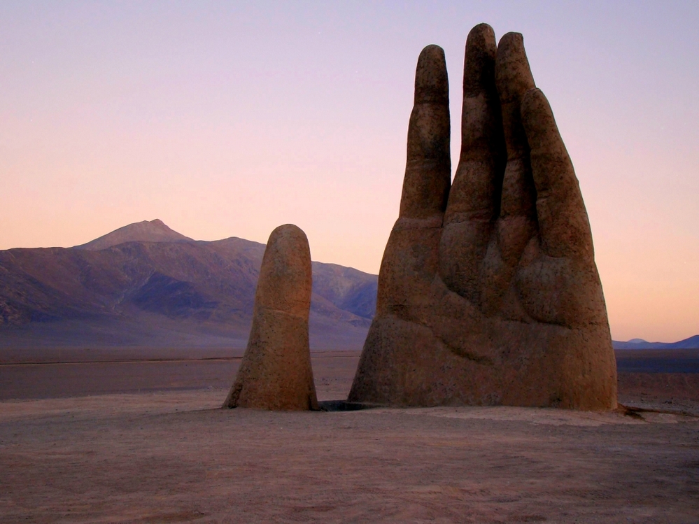 скульптура Рука Пустыни