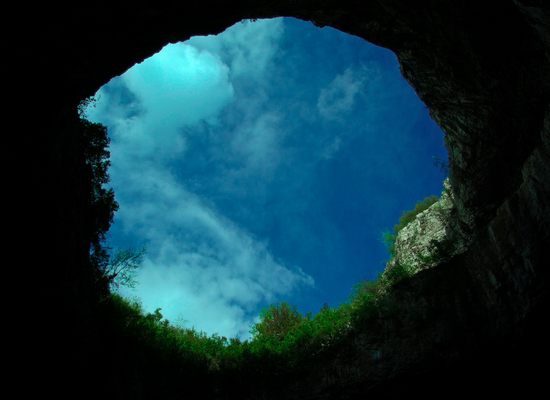 amazing-caves03.jpg