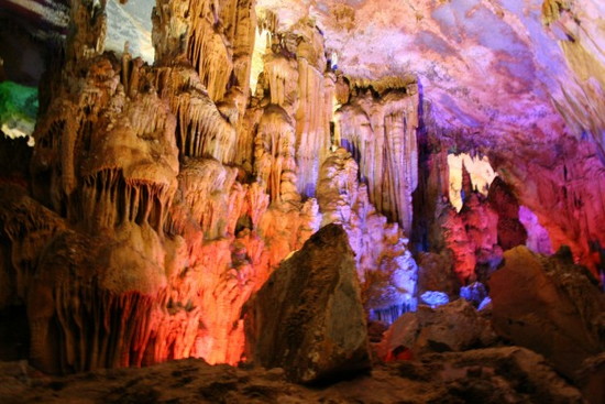 Пещера Фонг-Нья