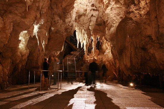 Пещера Уаитомо