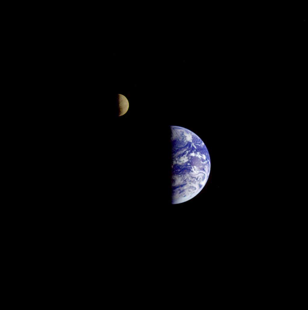 Далёкие Земля и Луна (Галилео)