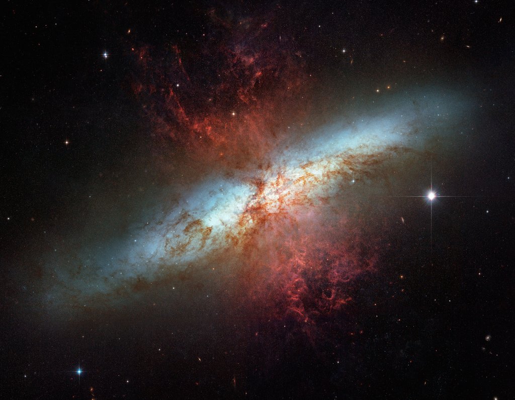 Фото вселенной: NGC 3034