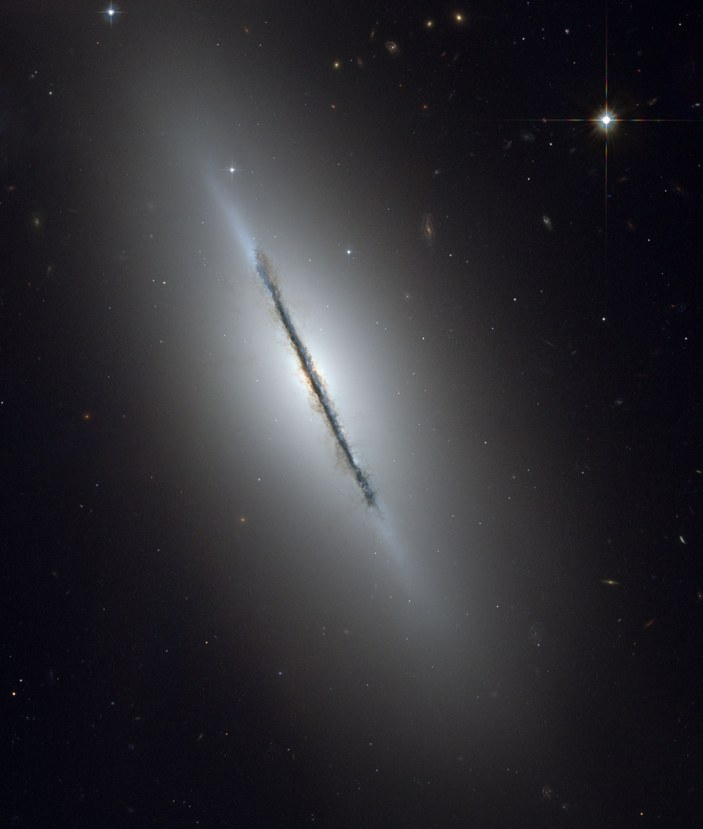 Фото вселенной: NGC 5866